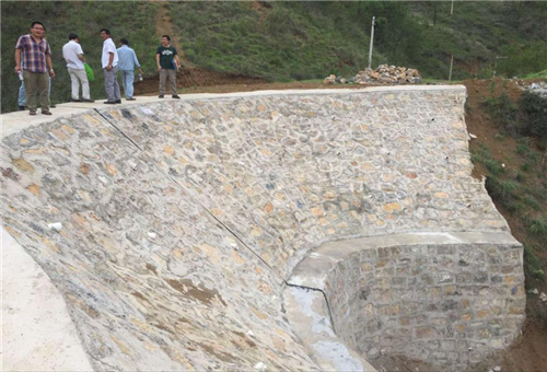 ���ϳ�Ʒ�͹ܵ����϶ε��|(zh��)�ĺ����Ό��߼����h